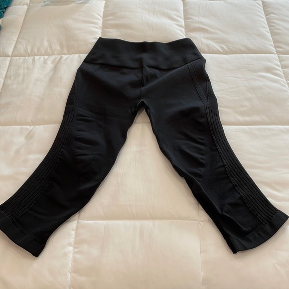 Lululemon Flow and Go Crop - Picture 1 of 3